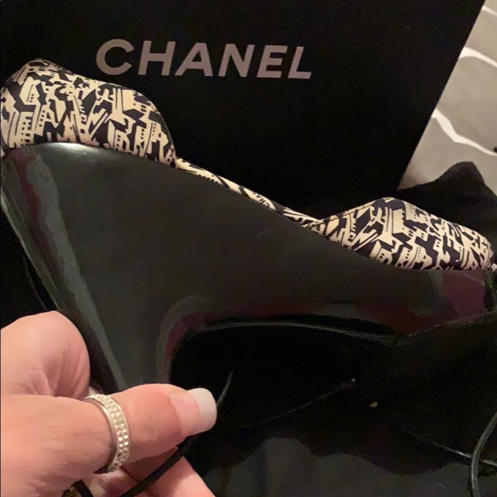 💯 Authentic Chanel Sandals - Picture 3 of 5